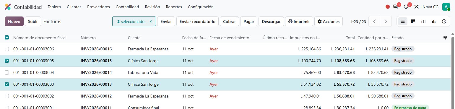 Lista de facturas con dos facturas seleccionadas y el botón Cobrar